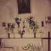 Una foto della chiesa 20 anni fa, quando l'altare era ancora sovrastato dal quadro originale della Madonna del Carmelo (Foto del gruppo facebook "Sei di Triggiano se")